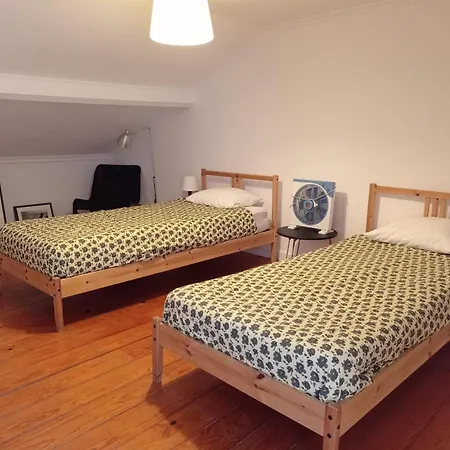 Апартаменты Typical Duplex In Bairro Alto Лиссабон