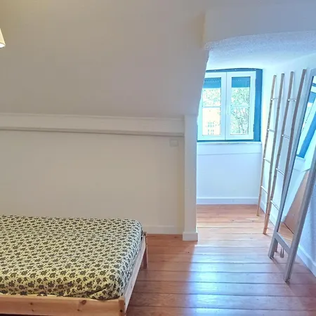 Апартаменты Typical Duplex In Bairro Alto Лиссабон