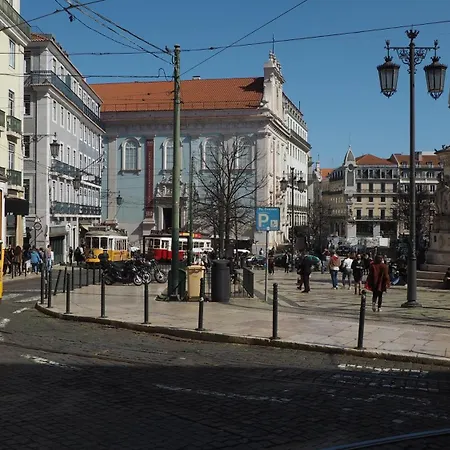 شقة Typical Duplex In Bairro Alto *