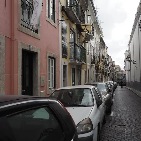 Typical Duplex In Bairro Alto شقة *